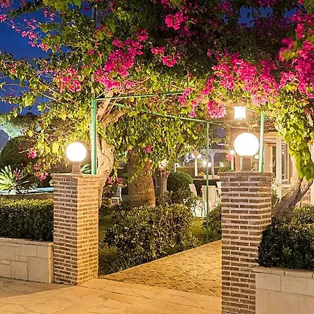 Kalamaki Hotel, Island מלון
